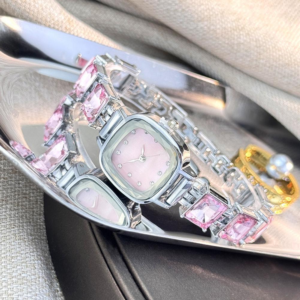Блестящие женские часы-браслет – обзор и цена Quiet Luxury Watch