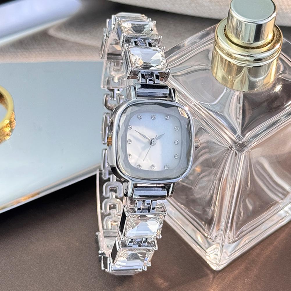 Блестящие женские часы-браслет – обзор и цена Quiet Luxury Watch