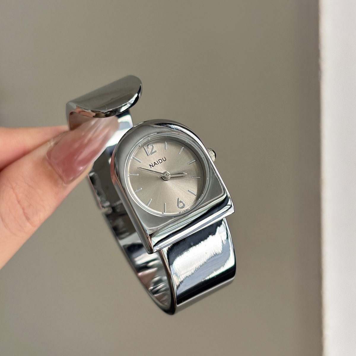 Новые золотые часы-браслет 202 – обзор и цена Luxury Watch Level