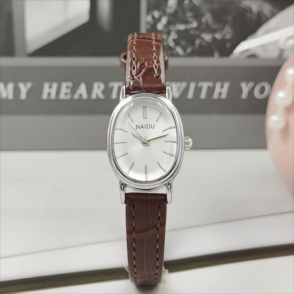 Модные брендовые женские часы  – обзор и цена Quiet Luxury Watch